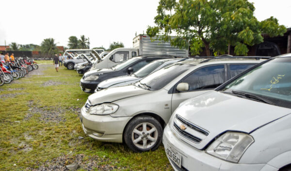 leilão de veículos realizado pela prefeitura com lances a partir de R$100